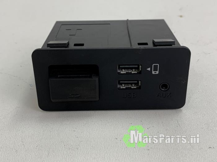 AUX/USB aansluiting van een Mazda 2., Gebruikt, -, -, Ophalen of Verzenden