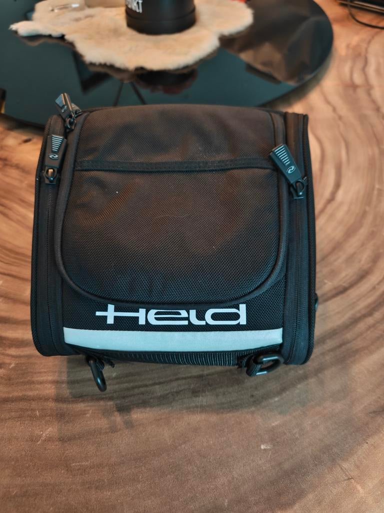 Motor tas van het merk Held., Ophalen