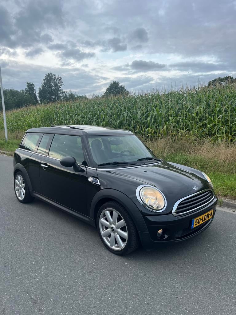 Mini Clubman 1.4 ONE 2010 Zwart met nieuwe APK, Auto's, Mini, Voorwielaandrijving, Metallic lak, Stof, 4 stoelen