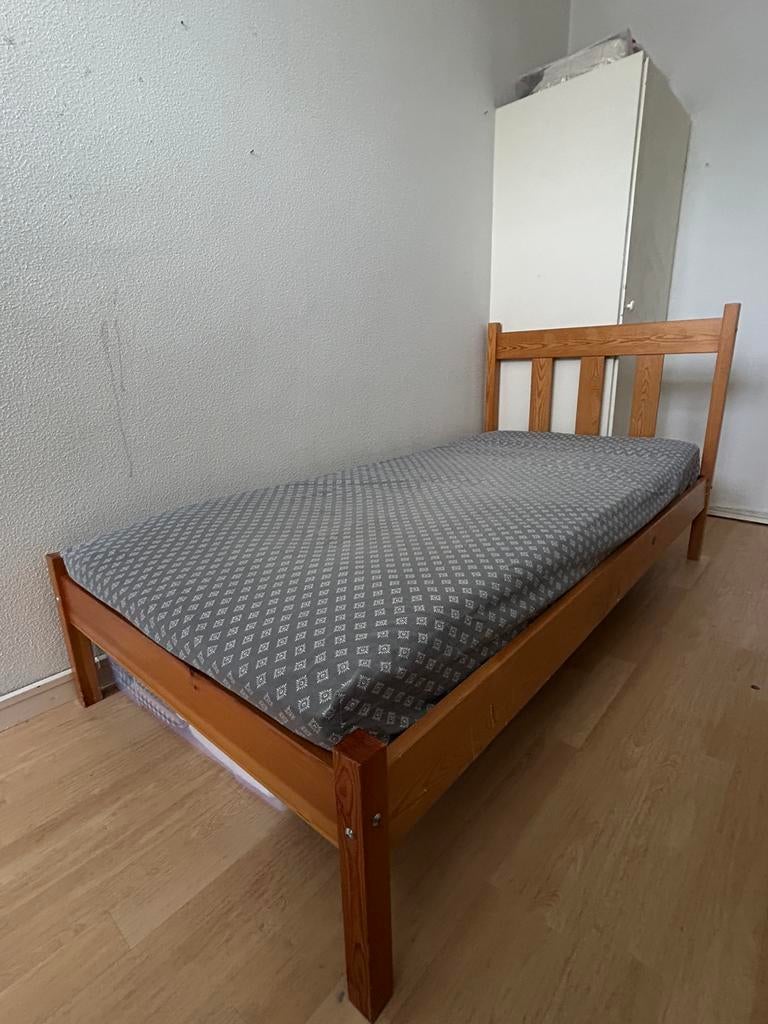 IKEA Mattress 90x200cm Price negotiable, Ophalen, 90 cm, Eenpersoons, Wit
