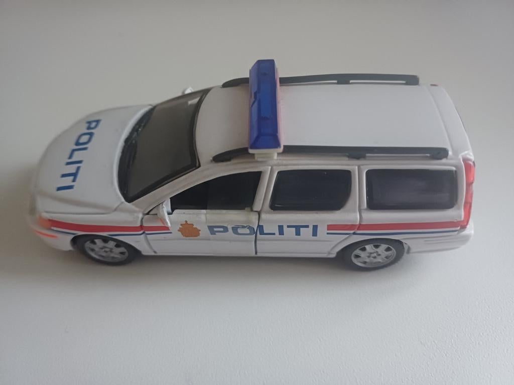 Volvo V70 Politie Modelauto Noorwegen 1:43 Nieuwstaat, Hobby en Vrije tijd, Ophalen of Verzenden, Nieuw, Auto, Overige merken