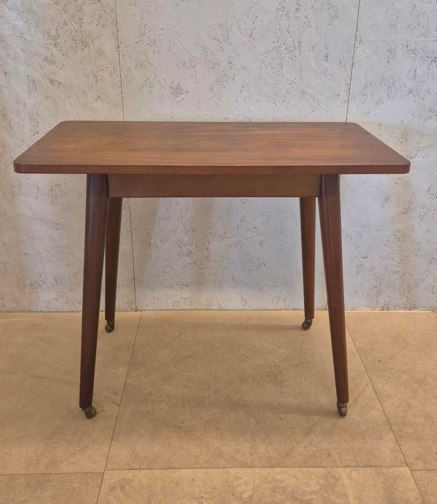 Vintage houten bijzettafel op wieltjes – jaren 50/60, Ophalen, Minder dan 55 cm, Gebruikt, N.v.t