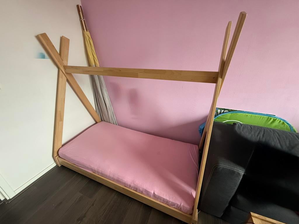Kinderbed- tipi tent, Ophalen, 70 tot 85 cm, 140 tot 160 cm, Zo goed als nieuw