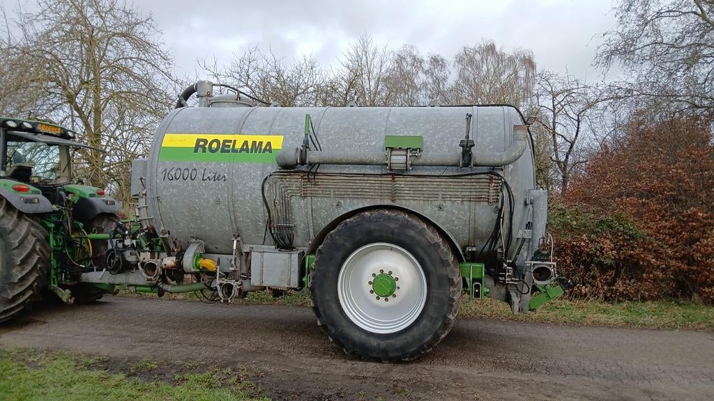 Roelama mesttank 2 x dubbeltwin 4 wiel 16000 liter giertank