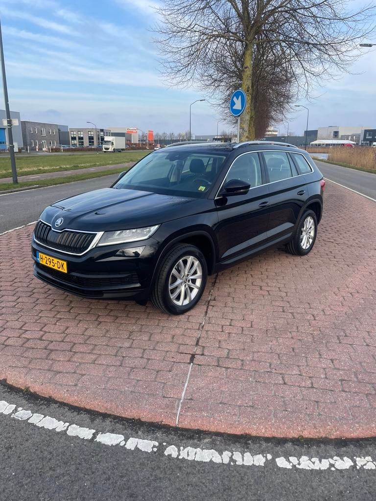 Skoda Kodiaq 1.5 TSI Greentech ACT 150pk Dsg-7 2020 Zwart, Auto's, Skoda, 4 cilinders, Zwart, Origineel Nederlands, 84 €/maand