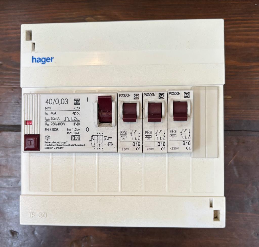 Moderne groepenkast voor woning (KEMA-keur), Ophalen of Verzenden, Zo goed als nieuw, Overige typen