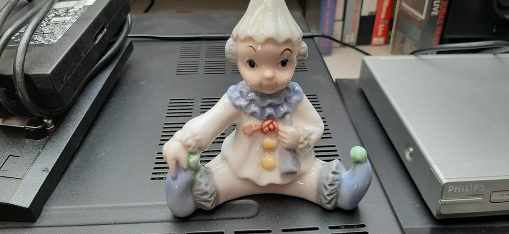 Antieke porselein, beeldje Pierrot, clown, Ophalen of Verzenden, Zo goed als nieuw, Mens