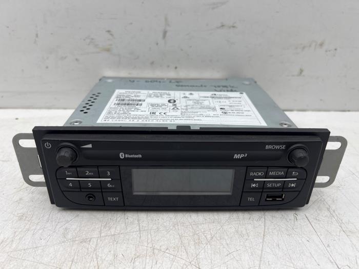 Radio van een Renault Trafic, Gebruikt, -, Renault, -