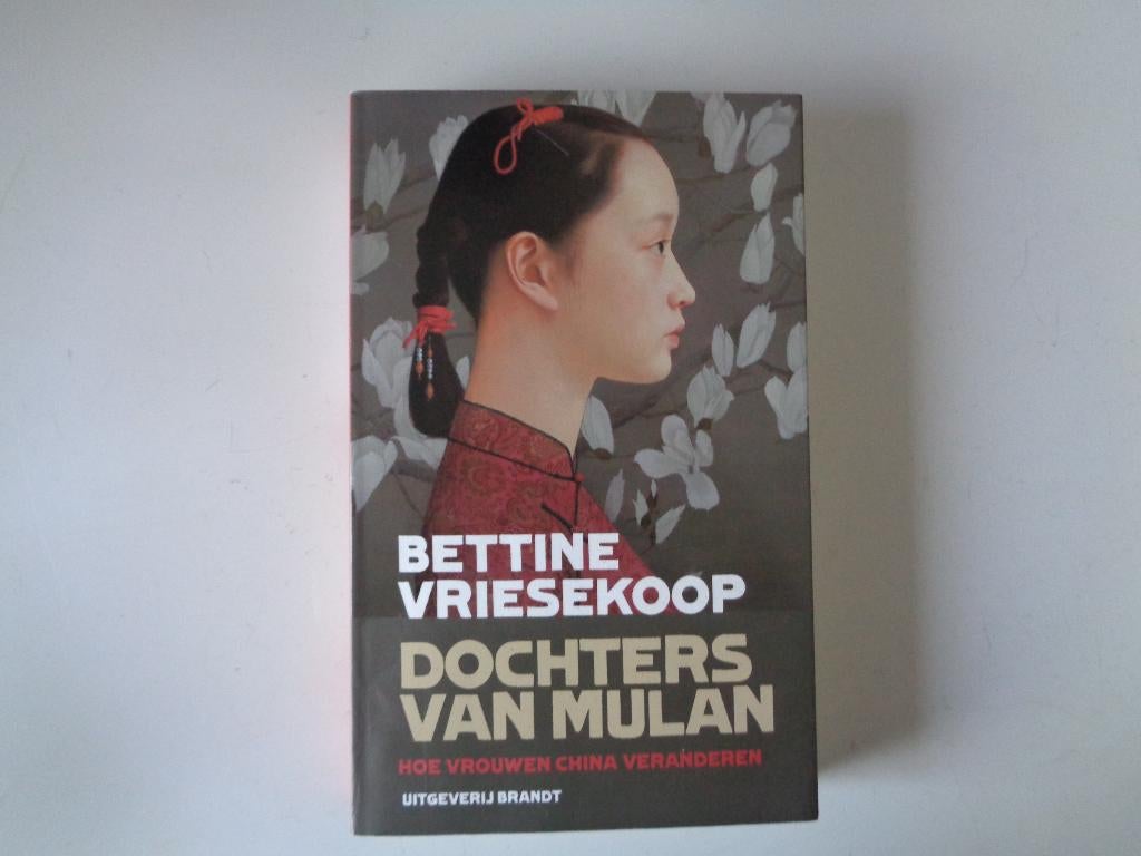 8204-7-2 : Dochters van Mulan - B. Vriesekoop. DE, Ophalen of Verzenden, Zo goed als nieuw