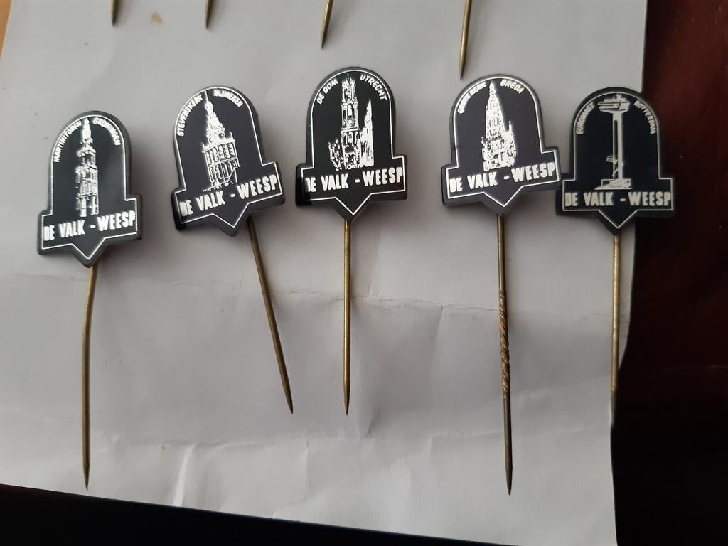 5 Speldjes De Valk >> Weesp zwart, Verzamelen, Speldjes, Pins en Buttons, Ophalen of Verzenden, Zo goed als nieuw, Stad of Land