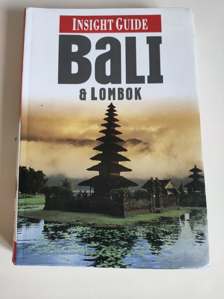 Insight Guide Bali & Lombok - Reisgids in goede staat, Ophalen of Verzenden, Insight Guides, Reisgids of -boek, Azië