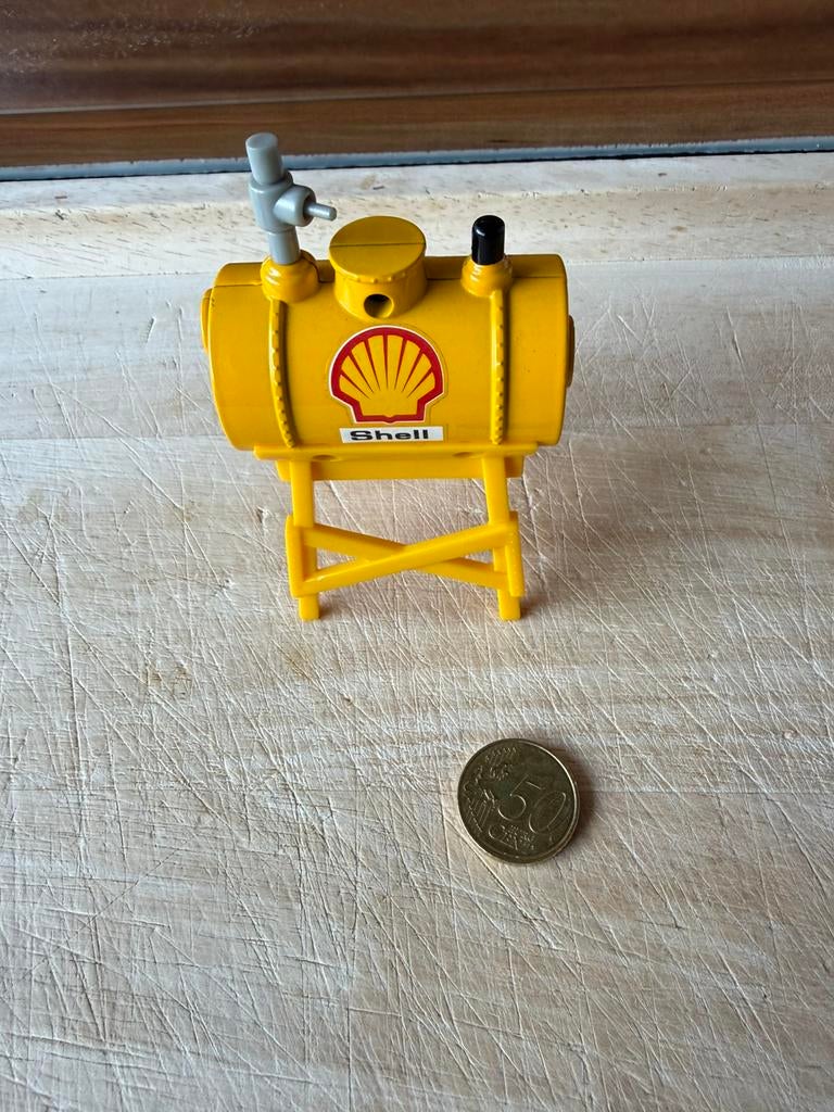 een miniatuur Shell brandstoftank 1:18 Maisto, Hobby en Vrije tijd, Modelauto's | Overige schalen, Ophalen of Verzenden, Zo goed als nieuw