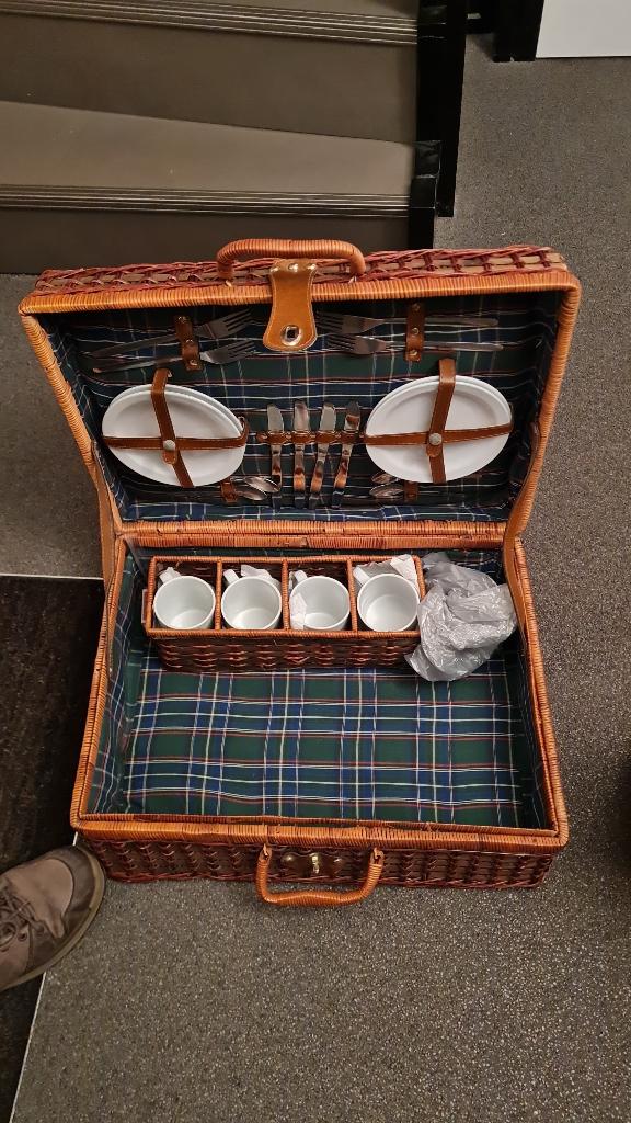 Picknickmand  compleet voor 4 personen, Ophalen, Gebruikt