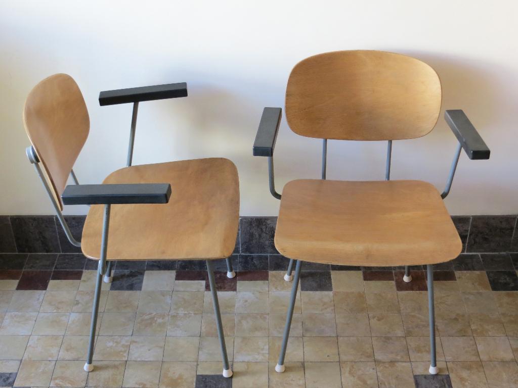 Stoelen Gispen 216 2 x Wim Rietveld design jaren 50, Antiek en Kunst, Antiek | Meubels | Stoelen en Banken, Ophalen