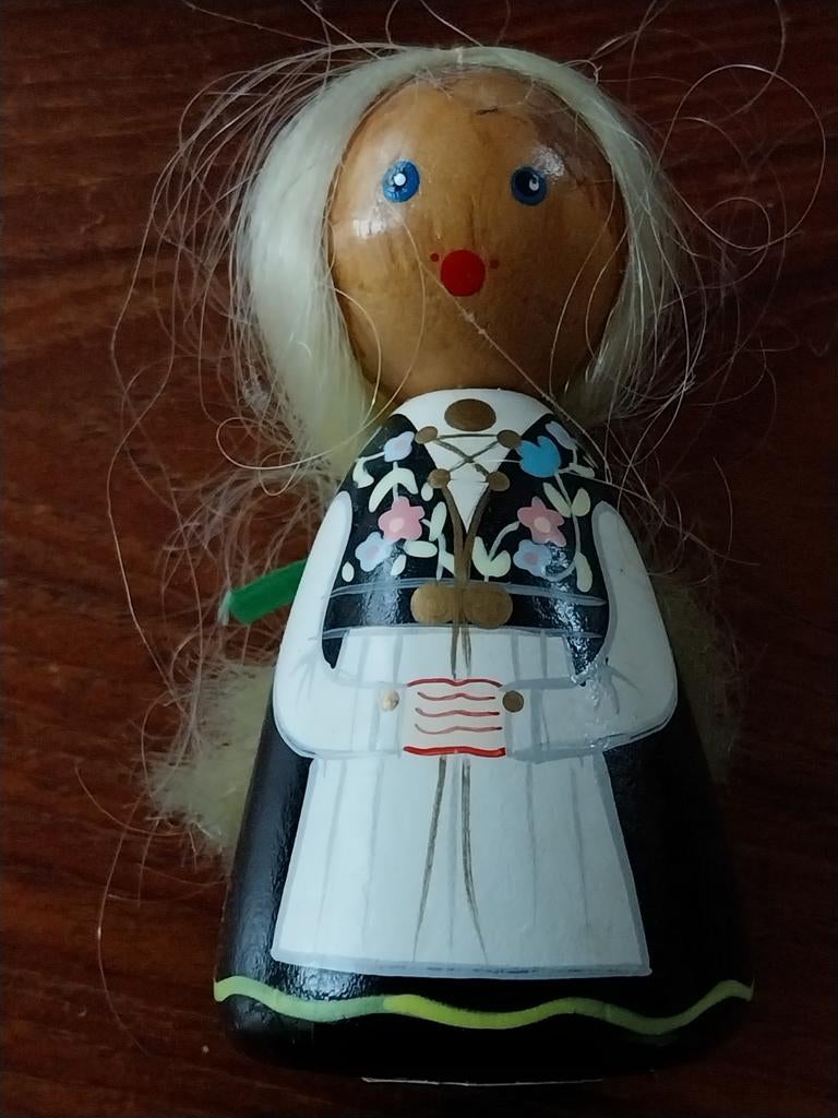 Houten Poppetje met Noorse Klederdracht van Tante Brocante, Ophalen of Verzenden