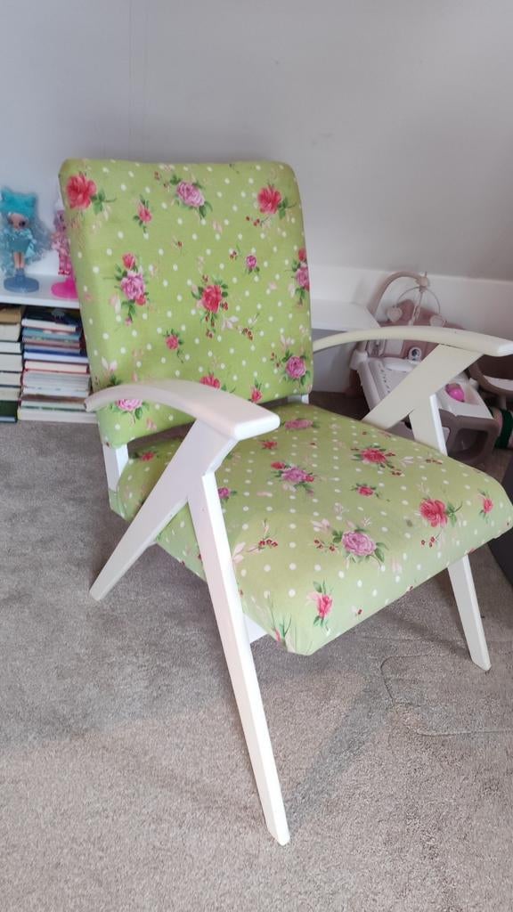 Leuke stoel voor op bijvoorbeeld een kinderkamer, Ophalen, Gebruikt, Minder dan 75 cm, Stof