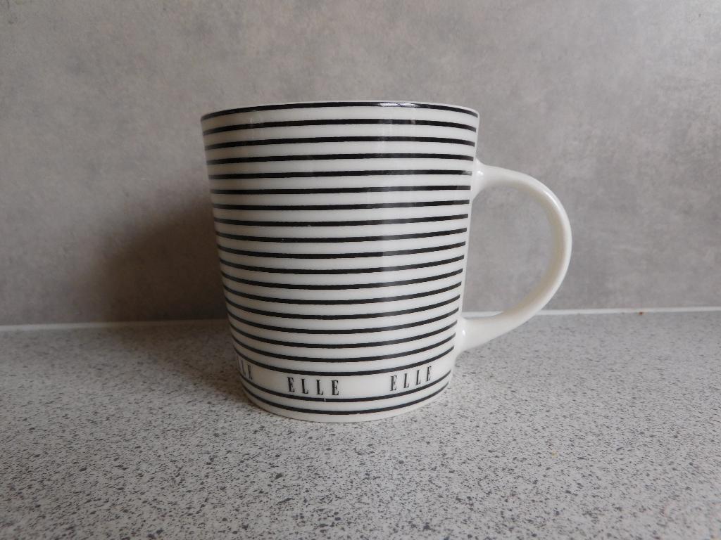 Mok 9x9 cm. Streep Zwart Wit 2012 Elle Home, Huis en Inrichting, Ophalen of Verzenden, Zo goed als nieuw, Overige stijlen, Kop(pen) en/of Schotel(s)