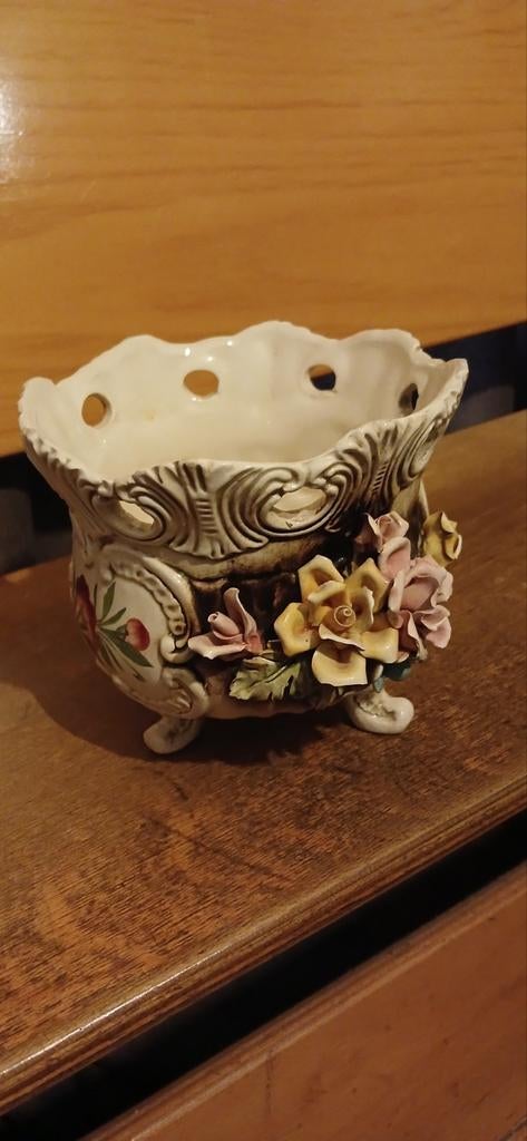 Vintage Italiaanse  bloempotten van Bassano beide € 40,00, Ophalen, Gebruikt, Wit