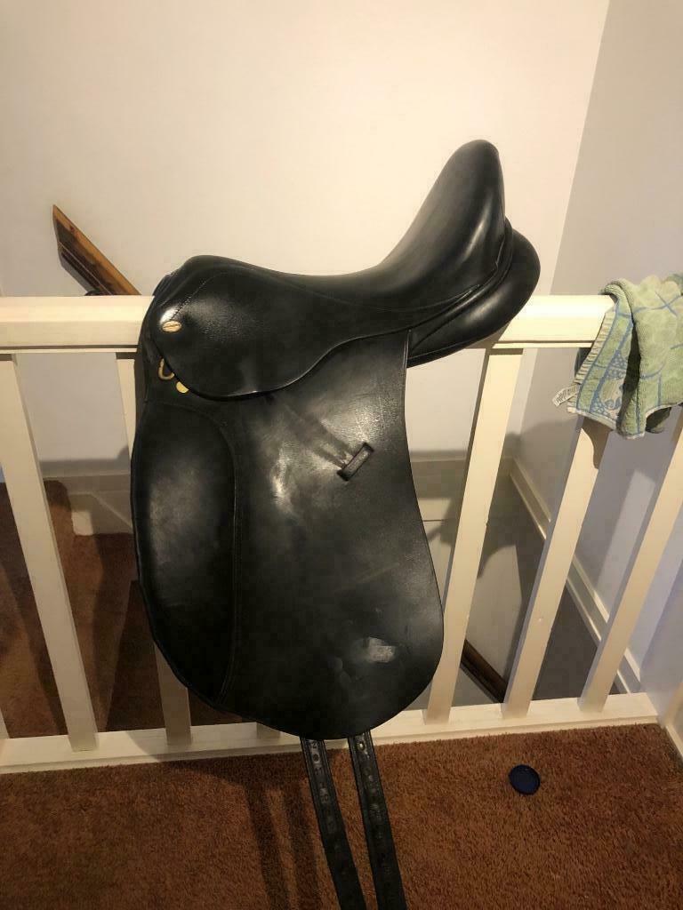 Chamberlain dressuur zadel  17 inch, Dieren en Toebehoren, Paarden en Pony's | Zadels, Ophalen, Gebruikt, Dressuur