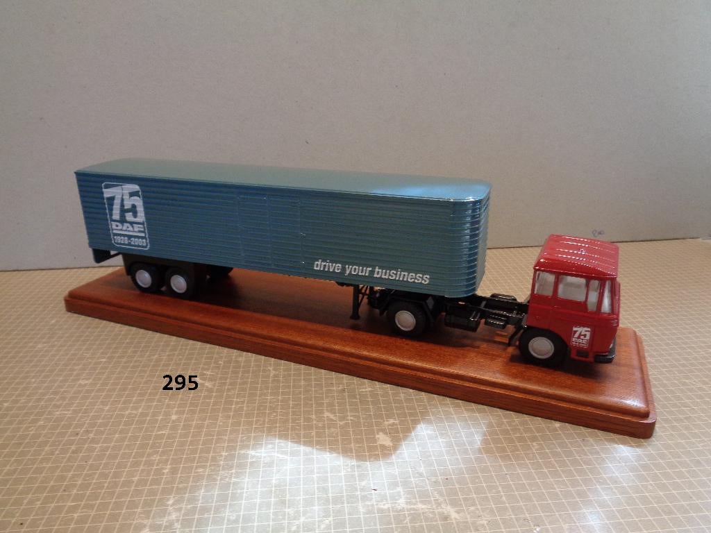 lion daf 2600 met euro trailer op plank, Ophalen of Verzenden, Zo goed als nieuw, Bus of Vrachtwagen, Lion Toys