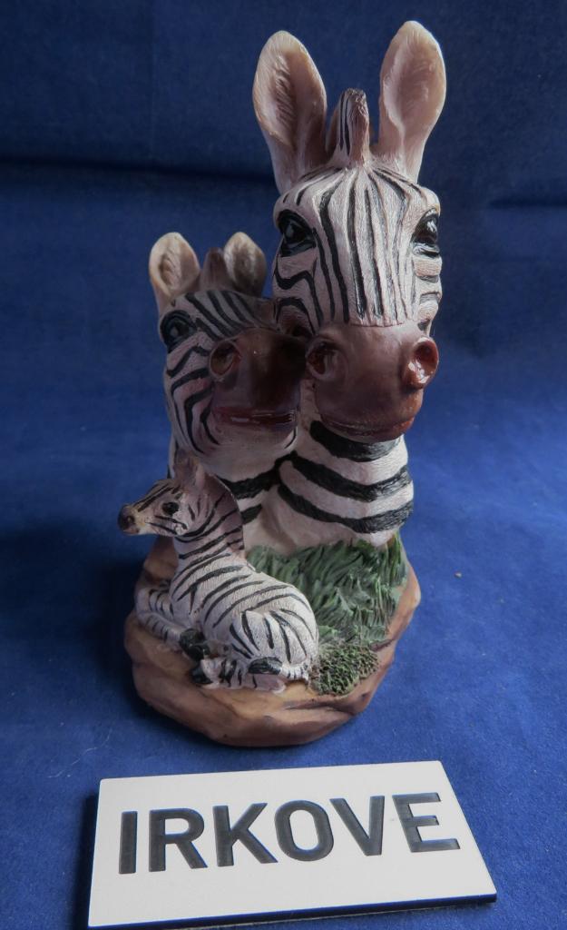 ZEBRA BEELDJE * Met Drie Zebra's ! *, Verzamelen, Beelden en Beeldjes, Verzenden, Zo goed als nieuw, Dier