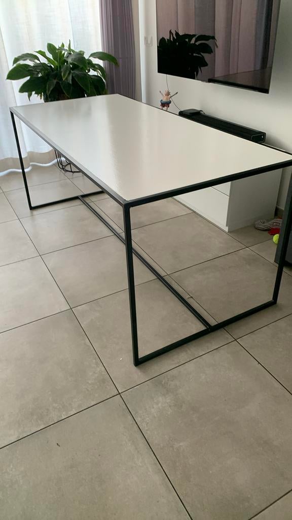 Eettafel met metalen frame, Ophalen, 50 tot 100 cm, Zo goed als nieuw, Vijf personen of meer