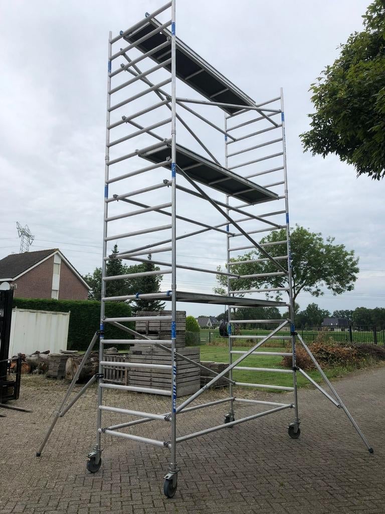 Rolsteiger 8 meter hoog   te huur, Ophalen, Zo goed als nieuw, Rolsteiger of Kamersteiger, 5 meter of hoger