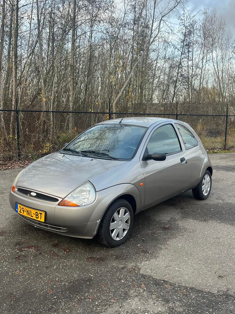 Ford Ka 1.3 I 51KW 2003 Grijs, Voorwielaandrijving, 1299 cc, 31 €/maand, 4 cilinders