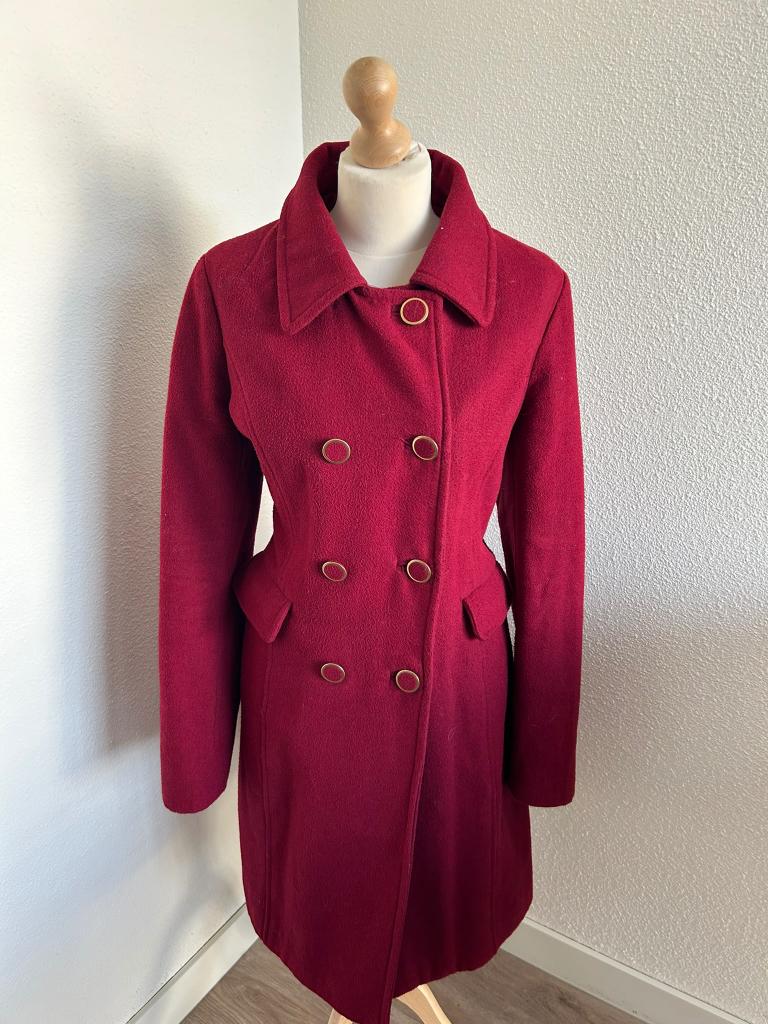 King Louie maat L donkerrode midi winter jas 2712, Kleding | Dames, Jassen | Winter, Maat 42/44 (L), Ophalen of Verzenden, Zo goed als nieuw