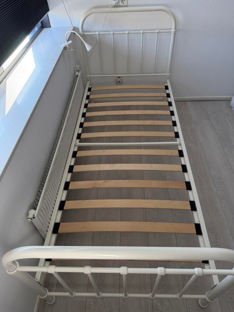 Bed 90x200 cm, Huis en Inrichting, Slaapkamer | Bedden, Zo goed als nieuw, Eenpersoons, 90 cm, 200 cm, Metaal, Wit, Ophalen