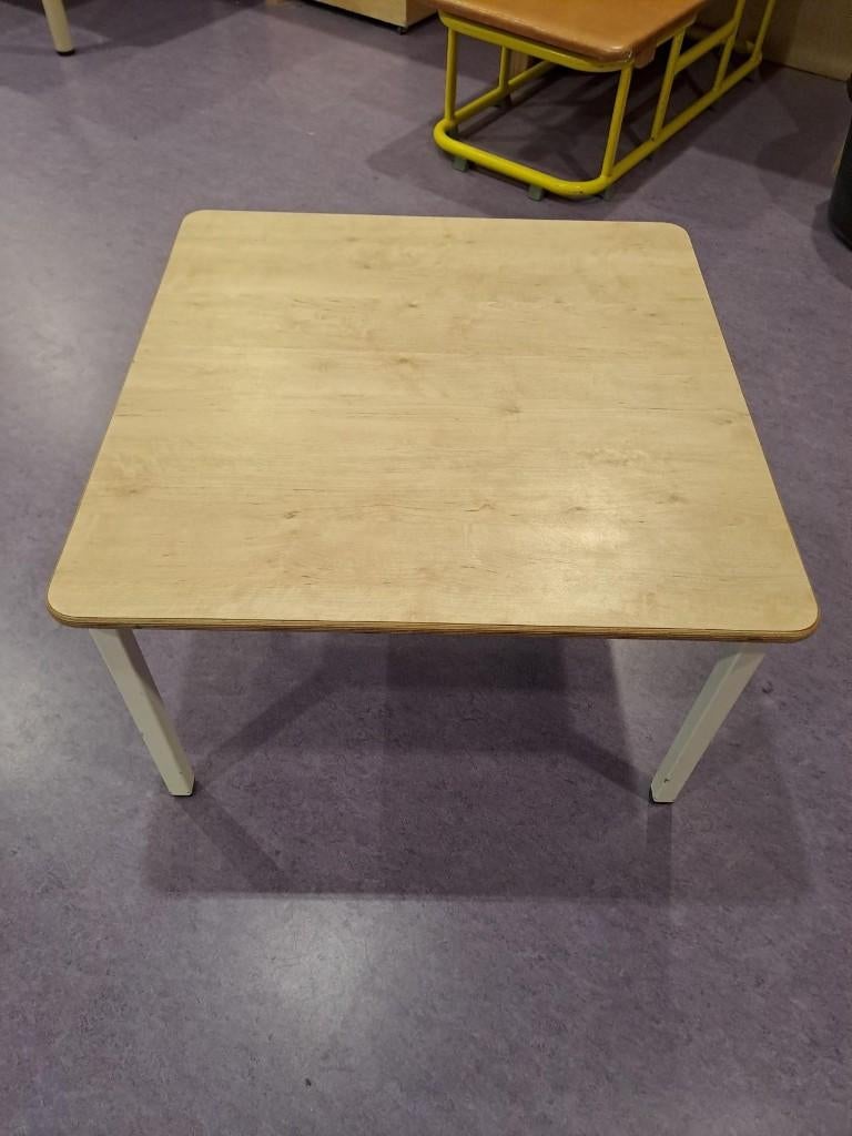 4 kindertafels en 13 stoelen, Huis en Inrichting, Tafels | Eettafels, Ophalen, Gebruikt, 50 tot 100 cm, 50 tot 100 cm