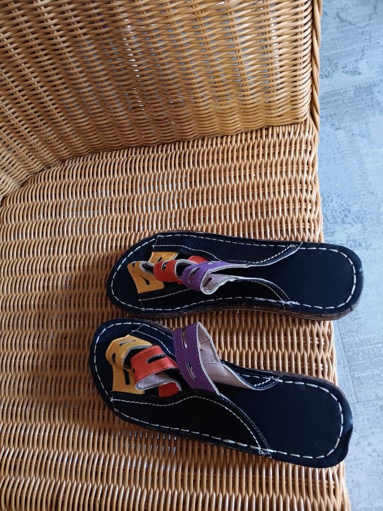 Zwarte sandalen met kleurrijke details, Slippers, Zwart, Ophalen of Verzenden, Onbekend