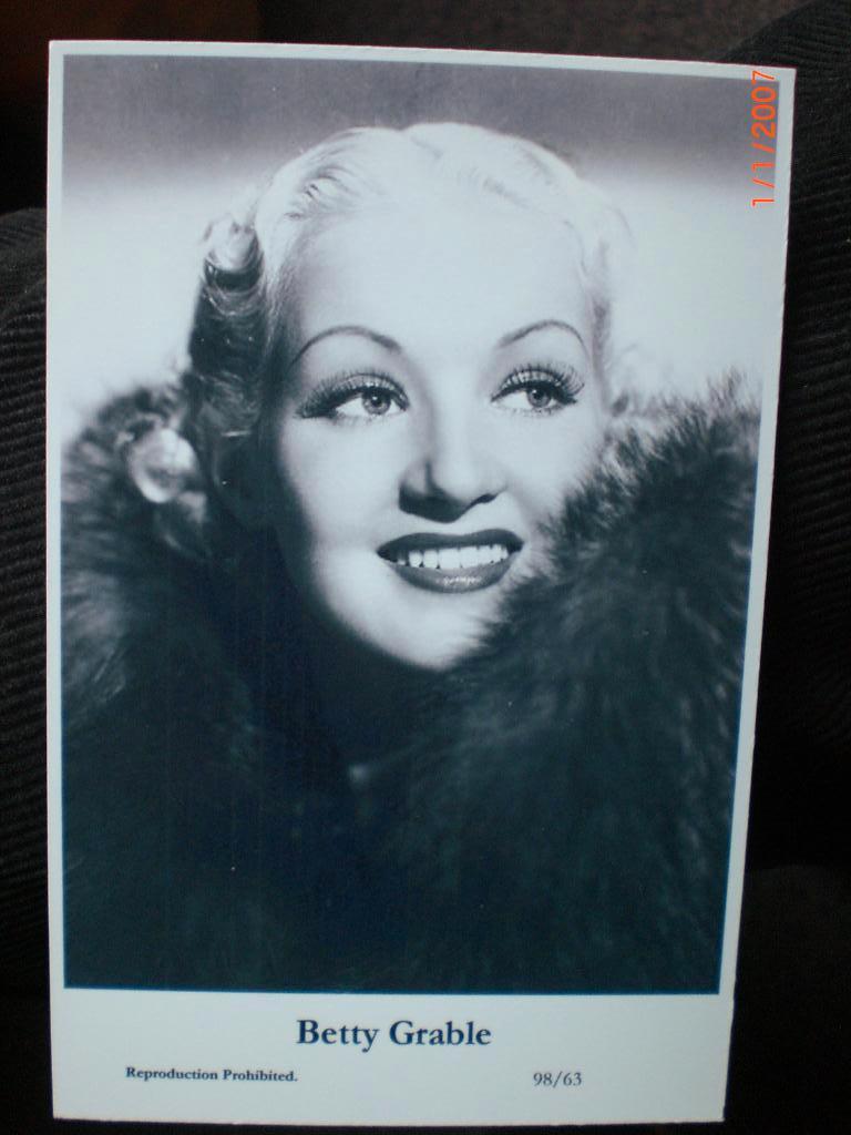 kaart Betty Grable 2, Ophalen of Verzenden, 1980 tot heden, Ongelopen, Sterren en Beroemdheden