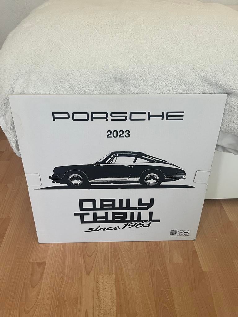 Orginele Porsche jaarkalender 2023, Diversen, Kalenders, Ophalen, Zo goed als nieuw