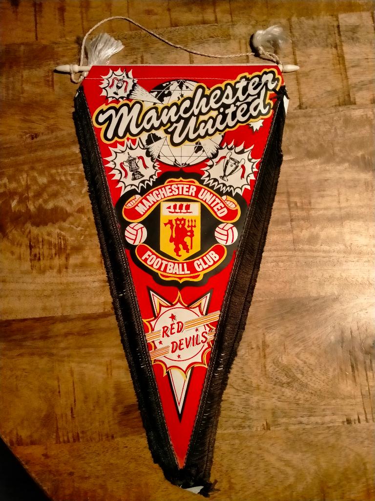 Manchester United Red Devils 1981 vintage voetbal vaan RARE, Verzamelen, Ophalen of Verzenden, Gebruikt, Buitenlandse clubs, Vaantje of Sjaal