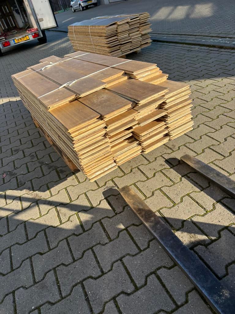30 m2 eiken multivloer. 19 cm breed 2 cm dik 5mm, 2e hands, Gebruikt, 2e hands, 10 m² of meer