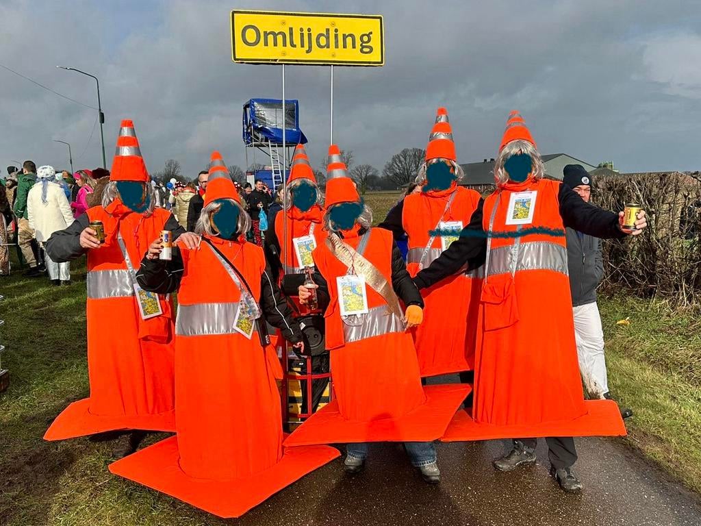 Loopgroep carnaval/ halfvasten pionnen, Ophalen, Gedragen, Carnaval, Kleding