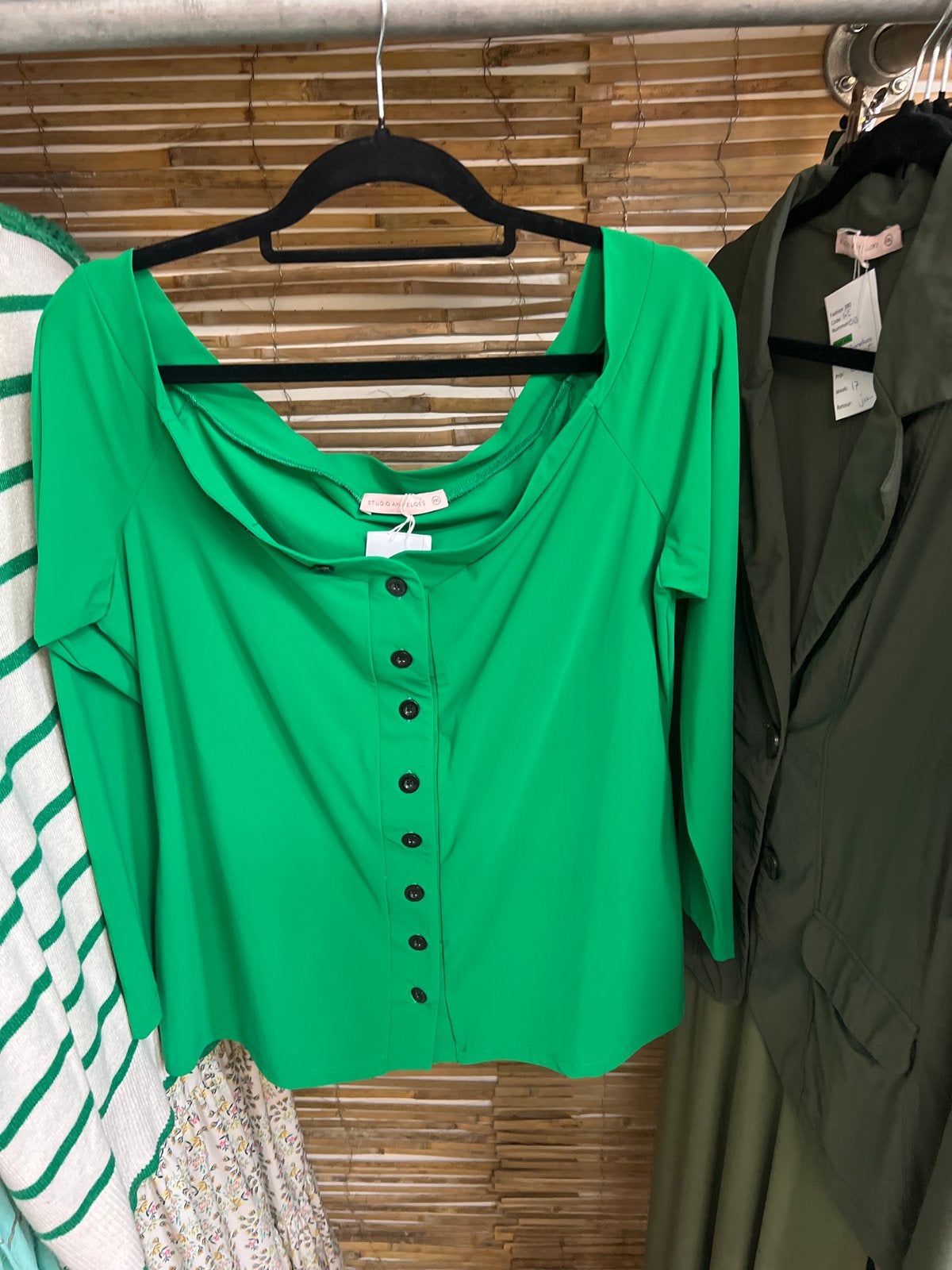 Studio anneloes Groene off-shoulder top met knoopjes, Ophalen of Verzenden, Zo goed als nieuw, Maat 38/40 (M), Groen