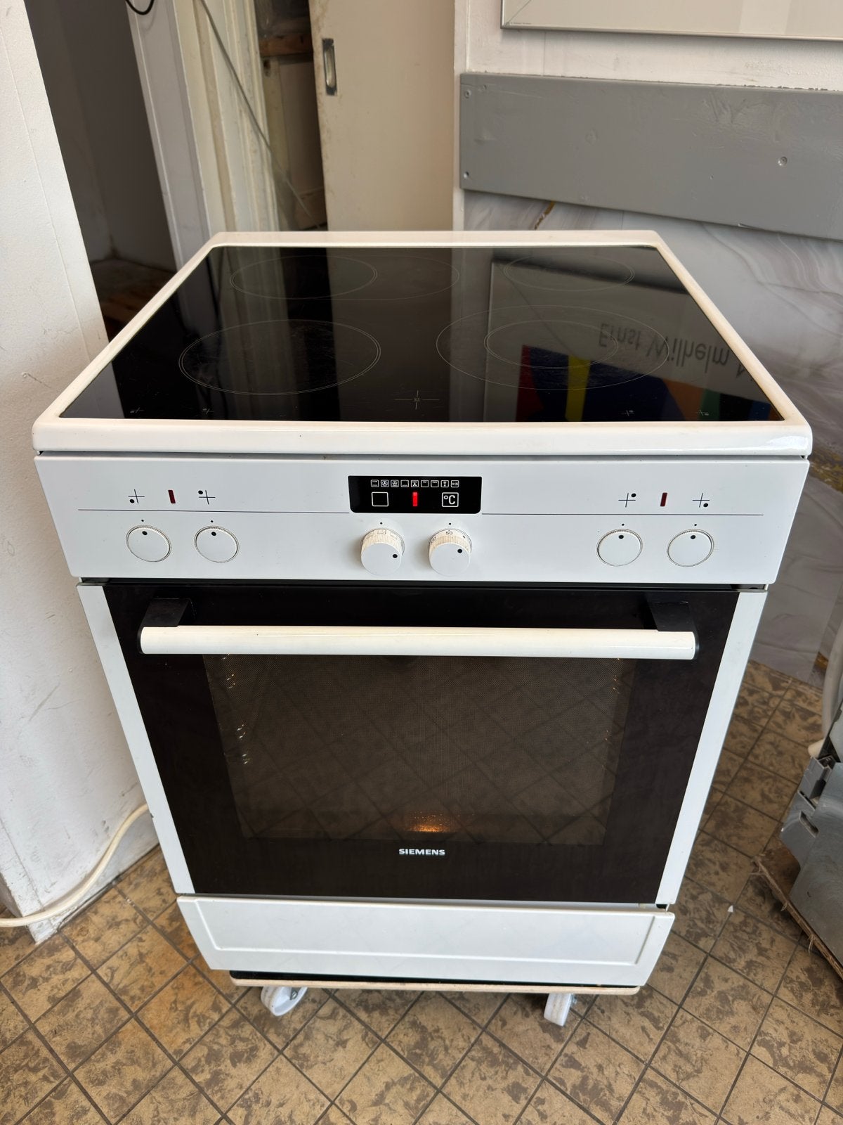 Siemens elektrisch fornuis 60x85 cm met 2-fasen aansluiting, Witgoed en Apparatuur, Fornuizen, Ophalen, Gebruikt, 4 kookzones