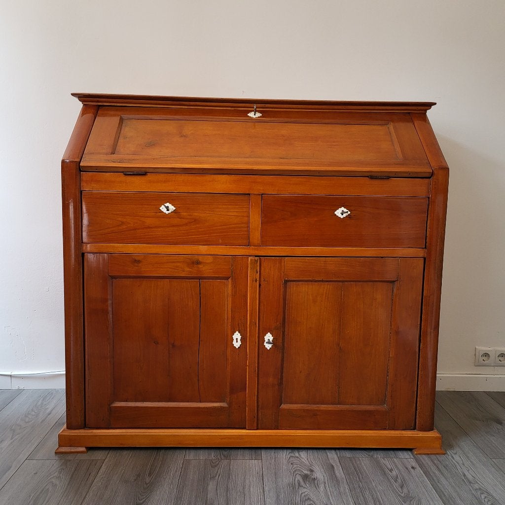 Antieke kersenhouten secretaire., Ophalen