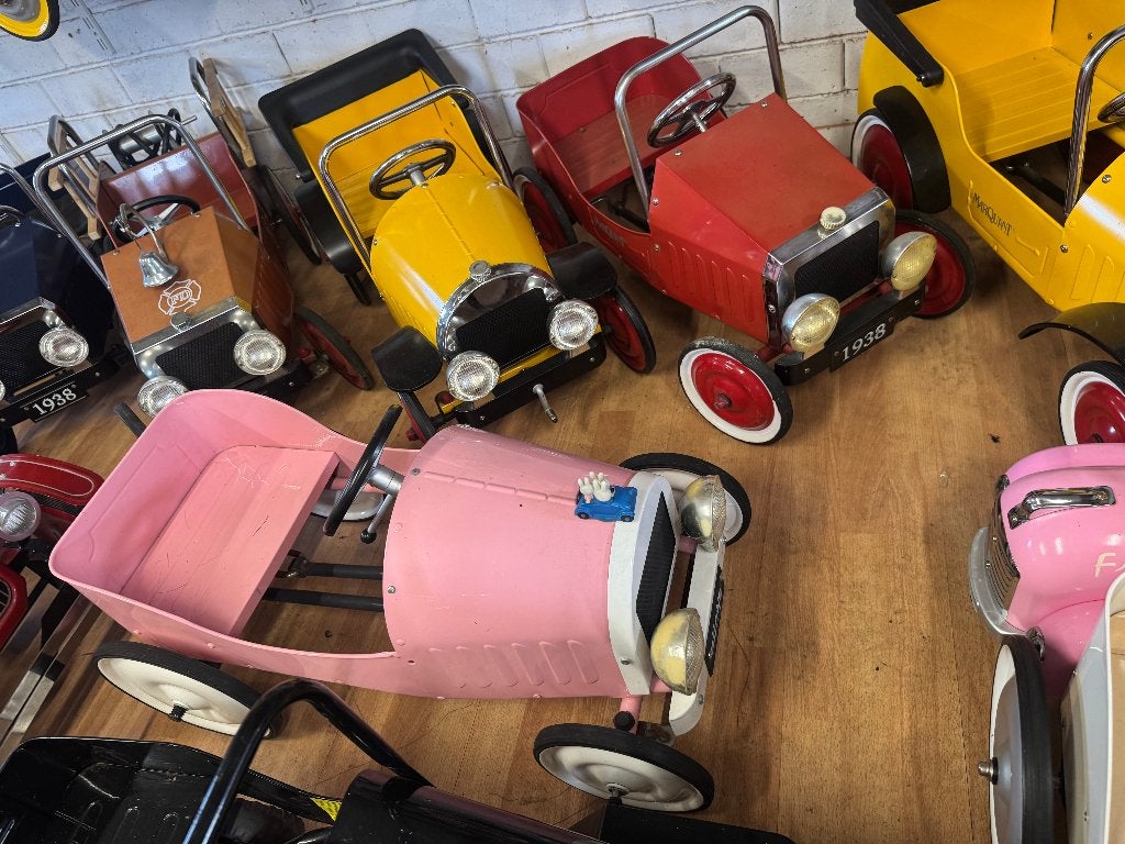 nijntje roze/witte special edition trapauto, Kinderen en Baby's, Speelgoed | Buiten | Voertuigen en Loopfietsen, Ophalen of Verzenden