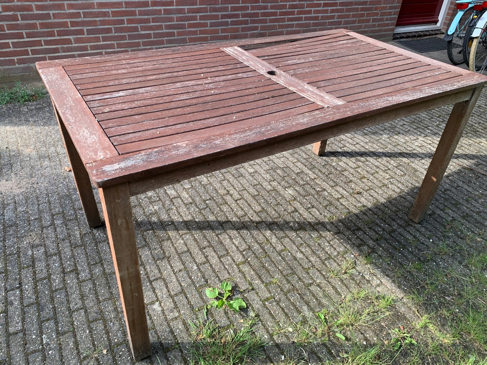 Tuintafel, beetje kapot maar onderstel stevig, Ophalen, Gebruikt, Rechthoekig, Hout