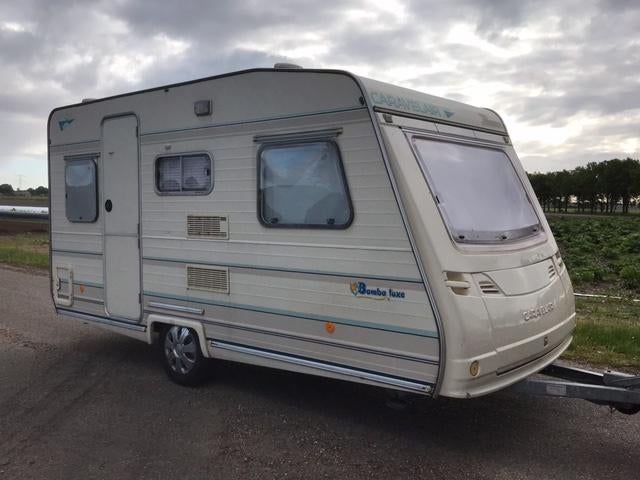 caravelair 4001 caravan topstaat, Schokbreker, 2 aparte bedden, Bedrijf, Treinzit