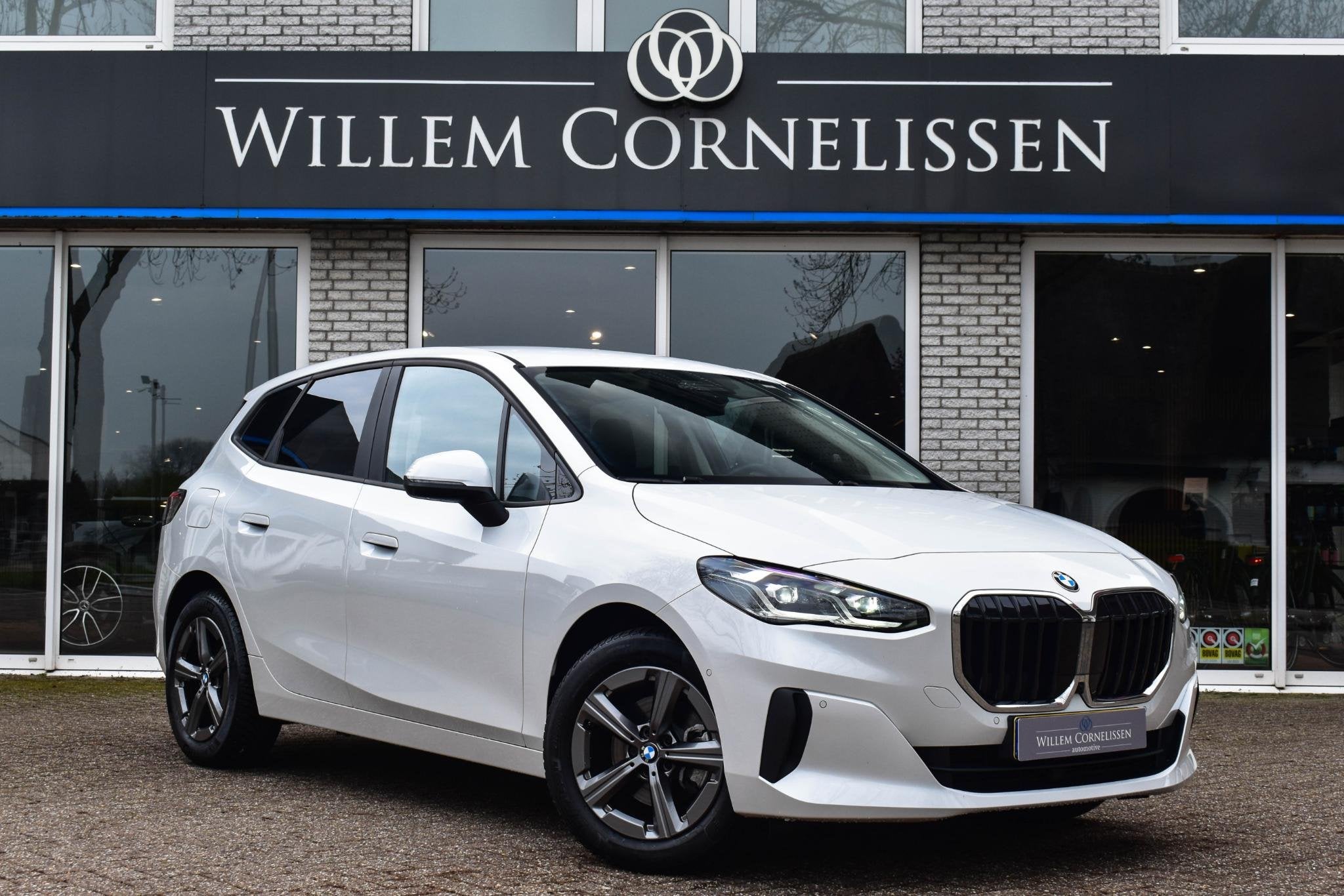 BMW 2-serie Active Tourer 218i aut. Head Up 360 Camera LED A, Auto's, Gebruikt, Euro 6, 1445 kg, Wit
