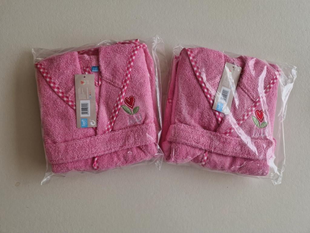 2 nieuwe roze badjasjes Lief! 0-12 maanden, Kinderen en Baby's, Babykleding | Maat 50, Nacht- of Onderkleding, Meisje, Ophalen of Verzenden