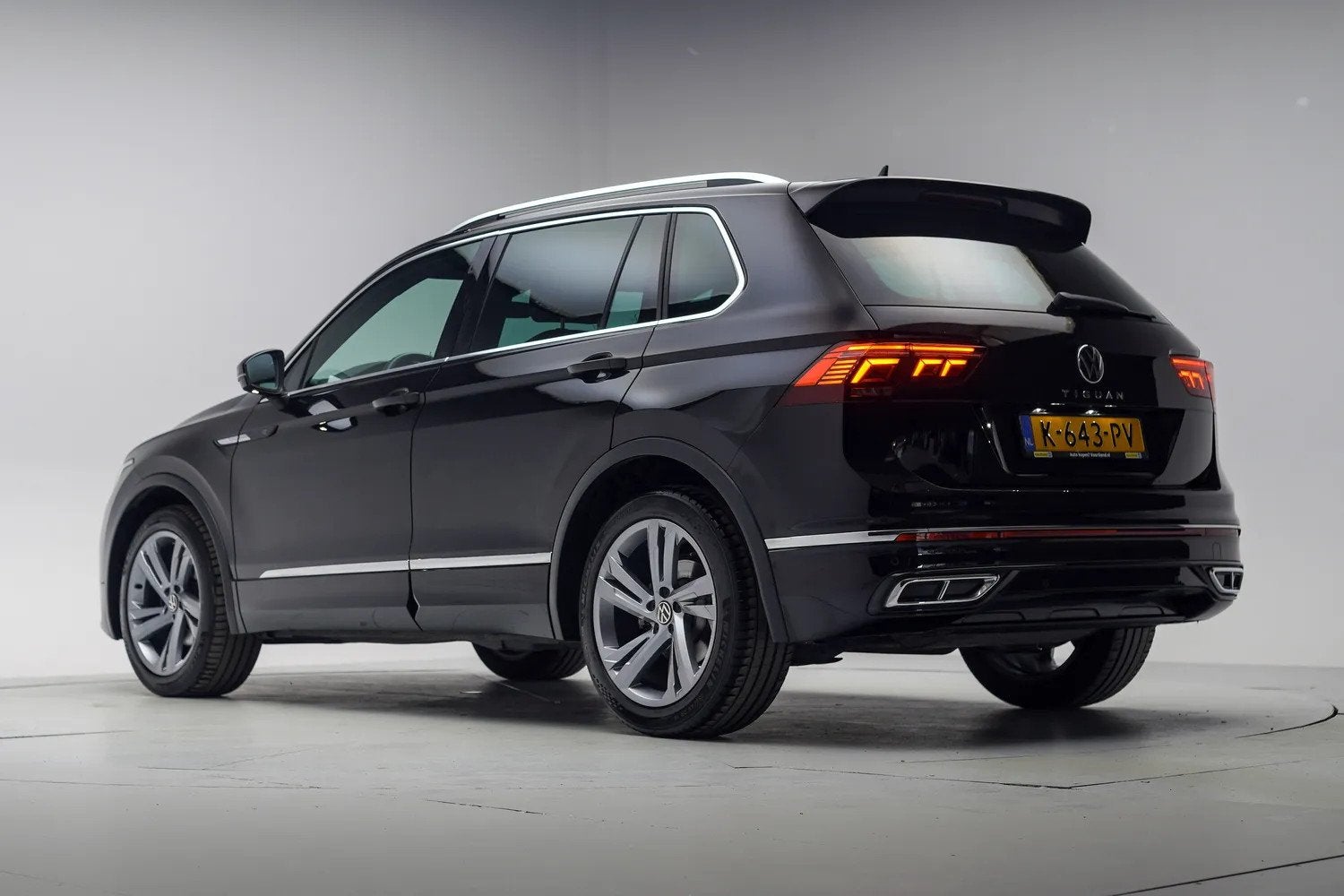 Volkswagen Tiguan 1.5 TSI R-Line Business+ Aut. [ Adapt.crui, Automaat, 1441 kg, 4 cilinders, 150 pk