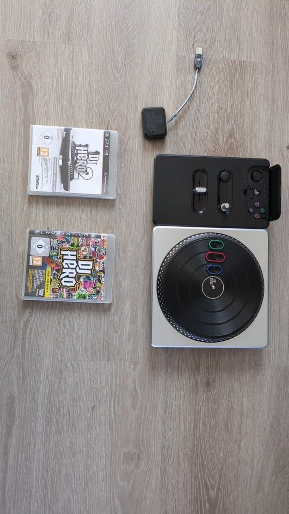 DJ Hero 1 & 2 PS3 met draaitafel en dongel, Spelcomputers en Games, Games | Sony PlayStation 3, Ophalen, Muziek, Gebruikt, 2 spelers