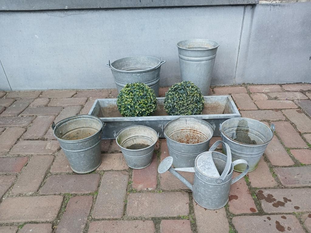 Zinken bloempotten en gieter set, Ophalen of Verzenden