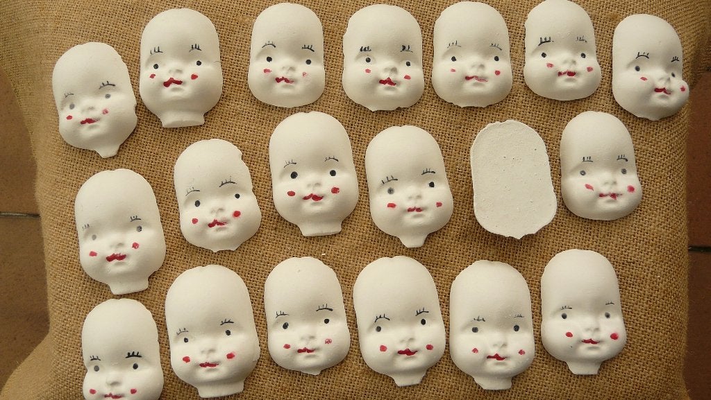 Baby- kinderhoofdjes in gips gevormd - 55 stuks, Ophalen of Verzenden, Zo goed als nieuw, Overige materialen