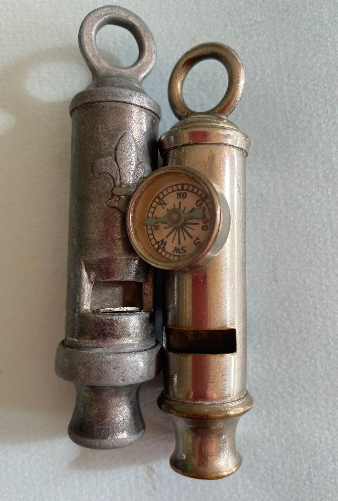 2 vintage padvinderij scouting fluitje kompas, Verzamelen, Ophalen, Gebruikt, Overige typen